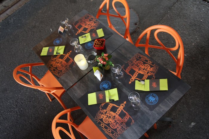 Création et composition d'éléments de communications pour le Restaurant À la Couronne de Scherwiller par l'Agence Cré Home.