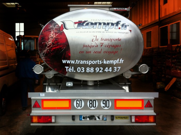 Marquage et décoration de remorque et tracteurs Transports Kempf par l'Agence Cré Home.