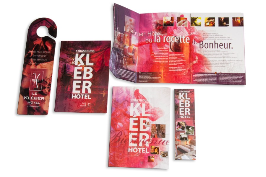 Création et composition d'éléments de communications pour le Kléber Hôtel à Strasbourg par l'Agence Cré Home.
