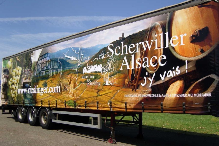 Création d'une décoration de remorque pour les Rieslinger de Scherwiller par l'Agence Cré Home.