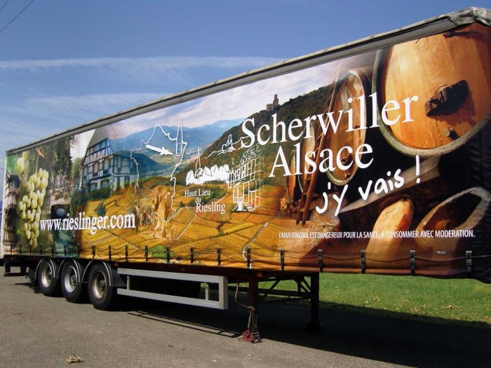 Création d'une décoration de remorque pour les Rieslinger de Scherwiller par l'Agence Cré Home.