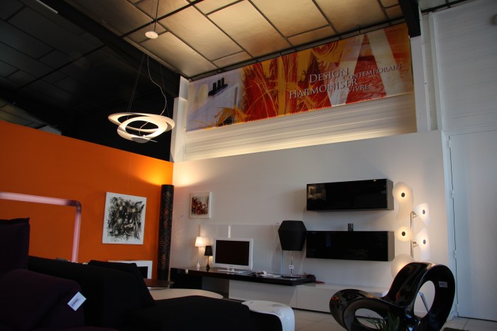 Création graphique pour décoration de magasin Design Madaule à Narbonne par l'Agence Cré Home.