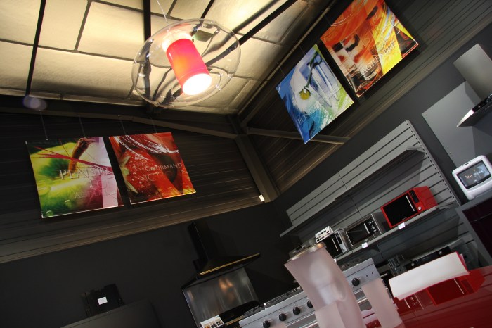 Création graphique pour décoration de magasin Design Madaule à Narbonne par l'Agence Cré Home.