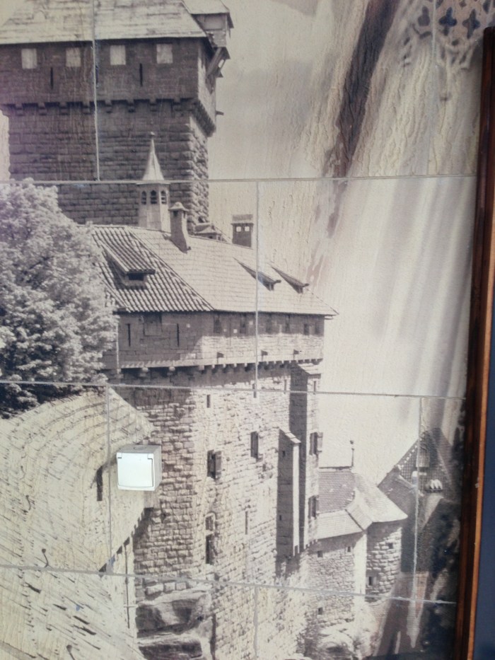 Création d'une fresque mural sur pierre pour Minéral Koncept par l'Agence Cré Home.