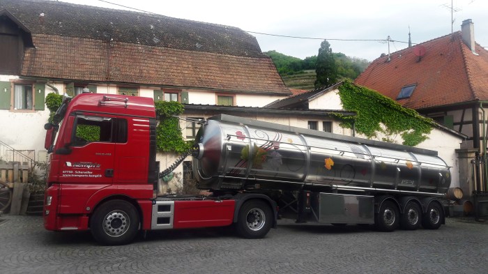 Marquage et décoration de remorque et tracteurs Transports Kempf par l'Agence Cré Home.