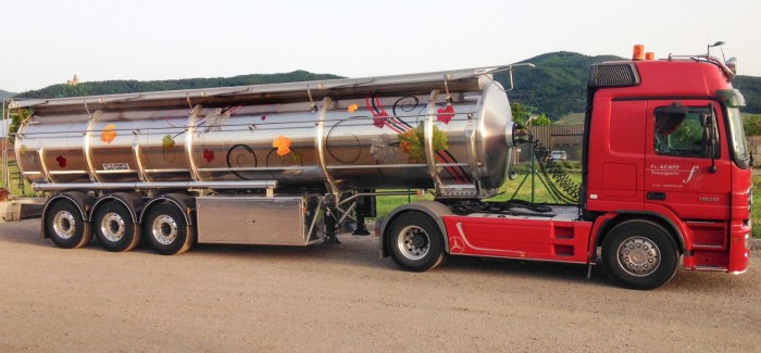 Marquage et décoration de remorque et tracteurs Transports Kempf par l'Agence Cré Home.
