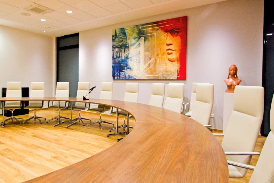 Toile "Marianne Et Caetera" dans la salle du conseil municipale de la Mairie de Wolfisheim par l'Agence Cré Home.